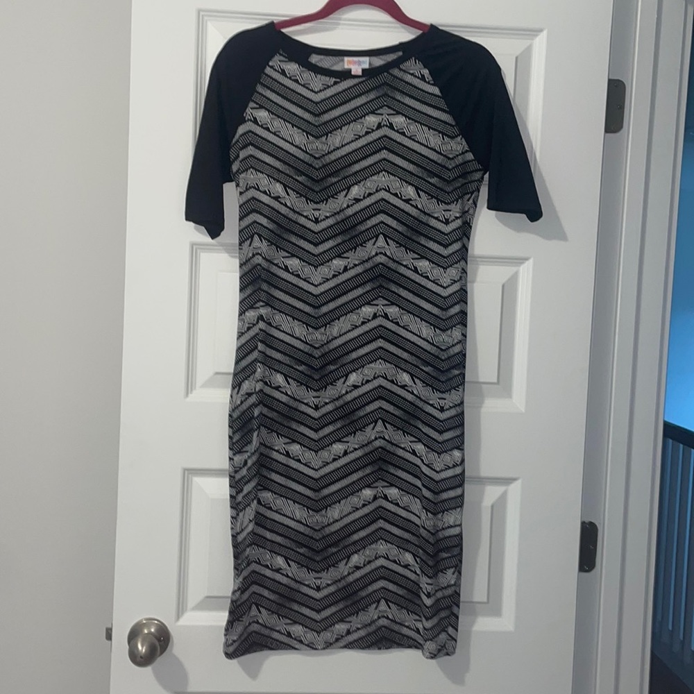 Lularoe black white chevron abstract design